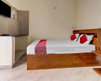 Hotel O Asian Palace - Jaipur - Bedroom