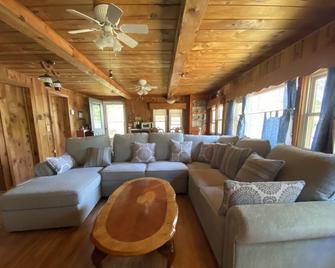 Adirondack Waterfront Cabin Upper Hudson Tributary - Lake Luzerne - Living room