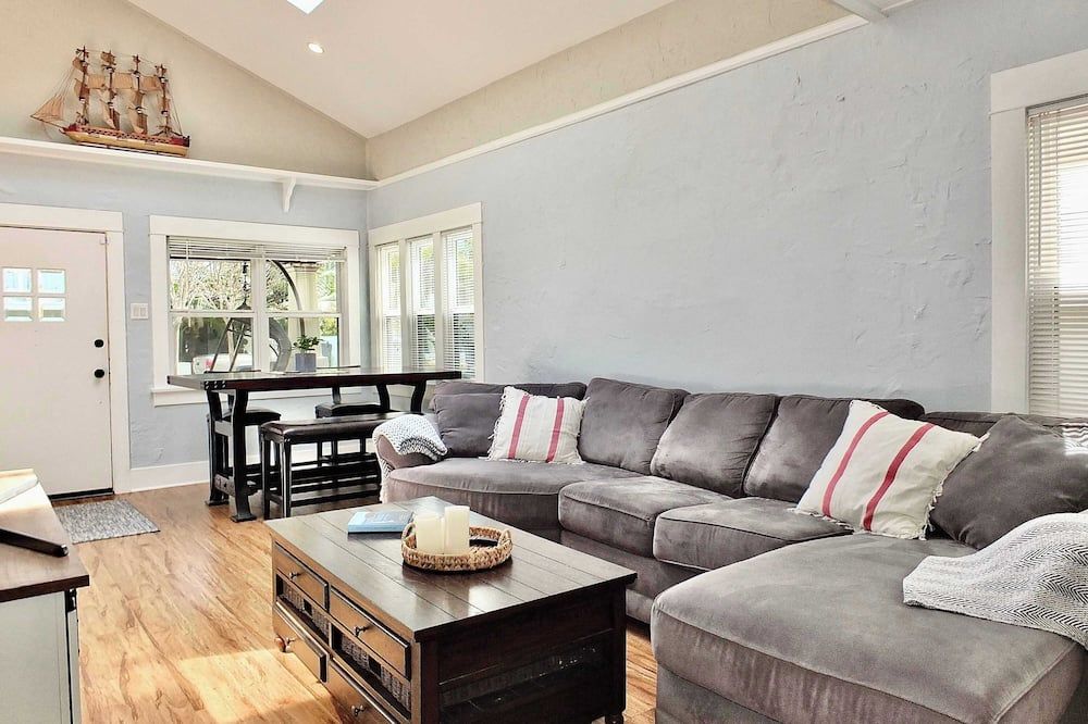 Park Avenue Beach Paradise - Chic & Secluded 4 Bdr - לונג ביץ' - סלון