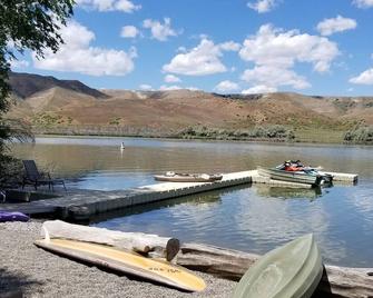 River Front Cabin In Hagerman Paradise. Use Kayaks To Enjoy. - Hagerman