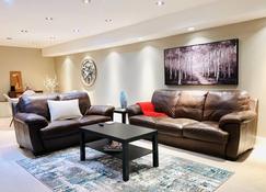 Silver Birch Suite - Professionally Designed Guest Suite - Cambridge - Huiskamer