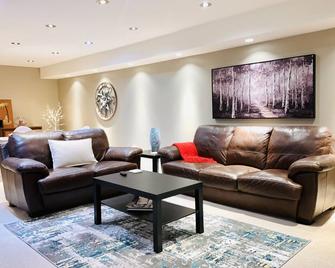 Silver Birch Suite - Professionally Designed Guest Suite - Cambridge - Living room