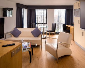 羅姆茲利茲城西酒店 - 利玆 - 客廳