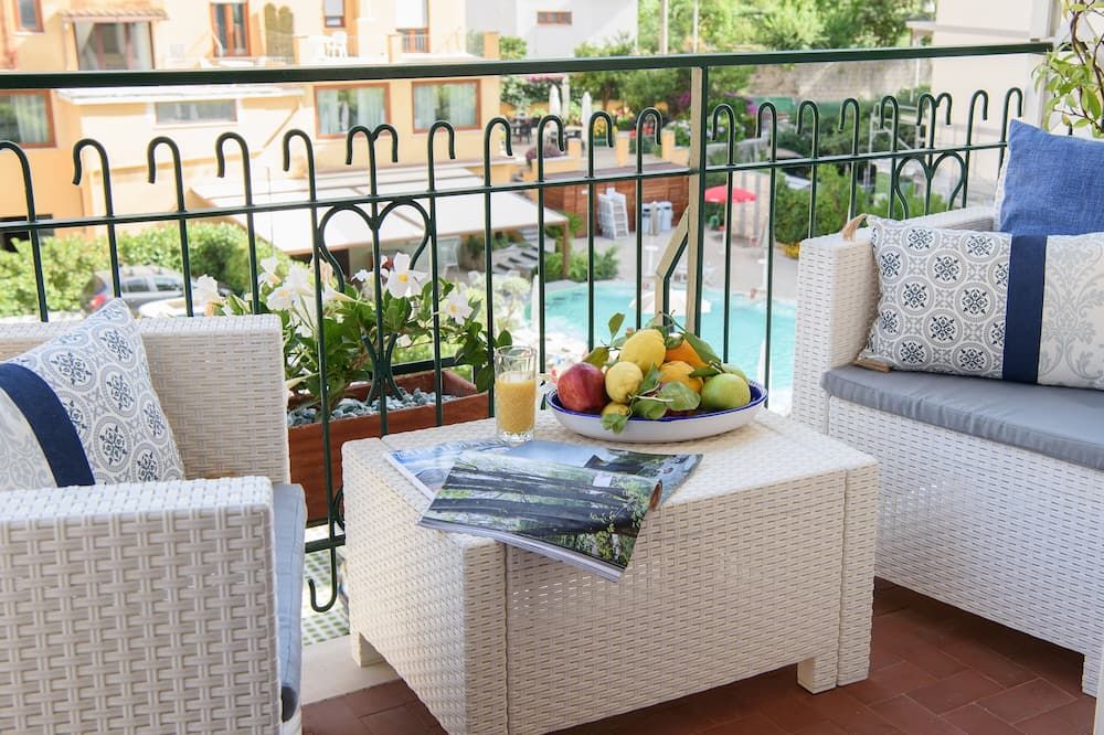 Les Suites Des Tout Le Monde - Sorrento - Balcony