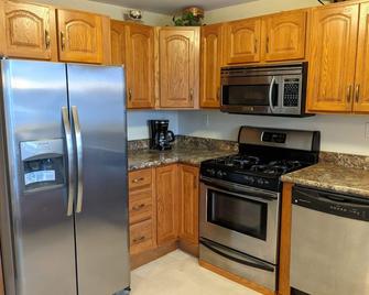 Winnisquam Lakeside Retreat w/Sandy Beach & Boat Docks - Tilton - Кухня