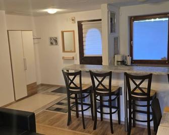 Ferienwohnung auf dem Dorf - Pürgen - Eetruimte