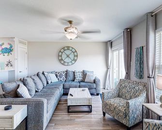 Second Floor Condo, Shared Pool, Grills and Boardwalk - Port Aransas - Sala de estar