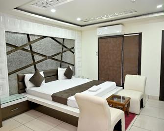 Hotel My Dream - Alīgarh - Bedroom