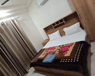 85 The Ganges 2 Bhk Apartment For Homestay - Rishikesh - Bedroom