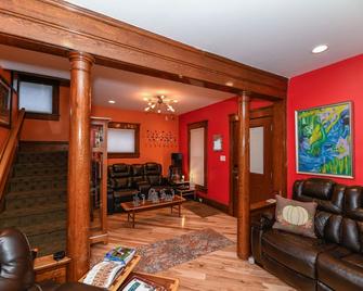 Berrodin Bed & Breakfast - Akron - Living room