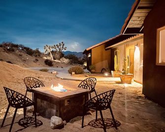 Casa Rustik- 360 View +Spa +Sauna +Modern Rustic - Yucca Valley - Terasa
