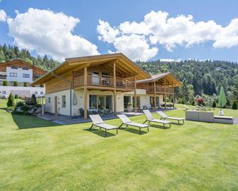 Gasserhof - Chalet B with Mountain View, Garden & Wi-Fi; Parking Available - Mölten - Terasa