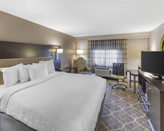 Best Western Plus Clemson Hotel & Conference Center - Clemson - Bedroom