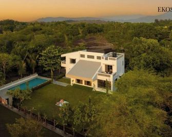 Ekostay - White Lotus - Karjat - Edificio