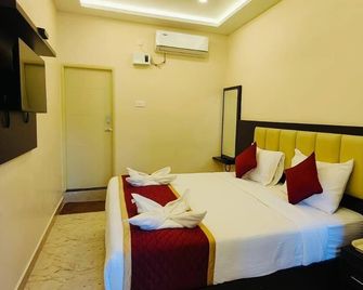 Hotel Sri Kanthan Residency - Rameswaram - Schlafzimmer