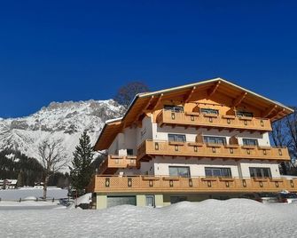 Doppelzimmer mit Dusche, WC Getrennt - Pension Bergpracht - Ramsau am Dachstein - Building