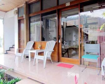 Villa Enggal - Bandung - Innenhof