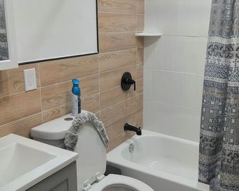 Tkc Log - Newark - Bathroom