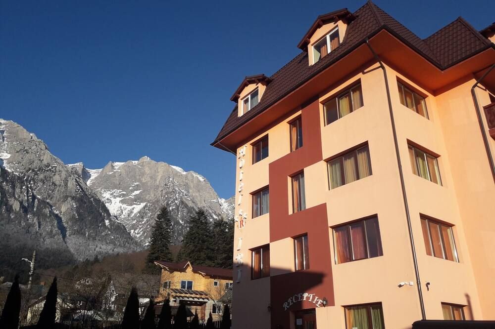 Hotel Iri - Busteni - Будівля