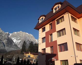 Hotel Iri - Busteni - Gebäude