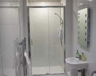 Carmel House - Llandudno - Bathroom