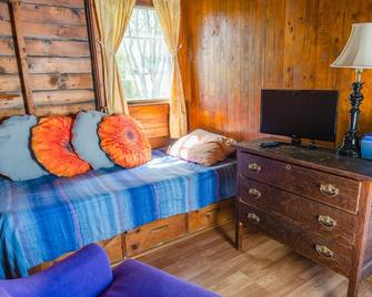 Orchard Cabin #4 - Hubbards Beach - Hubbards - Living room