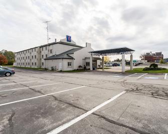 Motel 6 Sandusky - Milan - Milan - Building