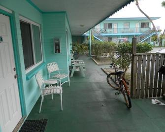 Camellia Motel Daytona Beach - Daytona Beach - Binnenhof