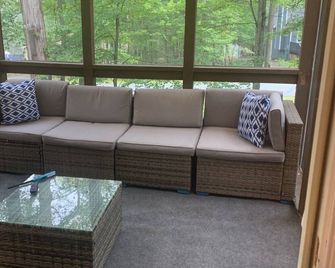 Masthope Community Charming Chalet 3 day min stay. - Hawley - Obývací pokoj