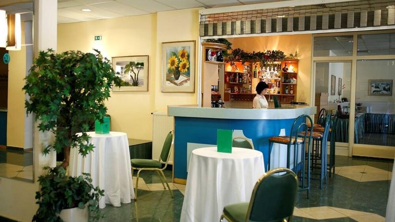 هوتل بارا جونيور