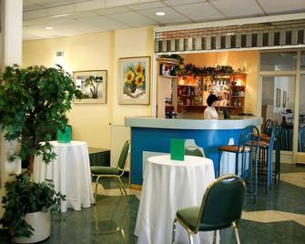 Hotel Bara Junior - בודפשט - בר