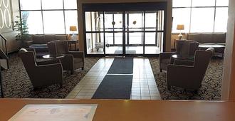 Norwood Inn & Suites La Crosse - La Crosse - Lobby