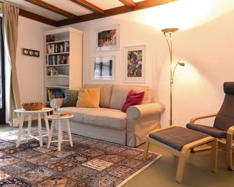 Apartment on Walchensee with terrace and lakefront property [Kern] - Kochel am See - Wohnzimmer