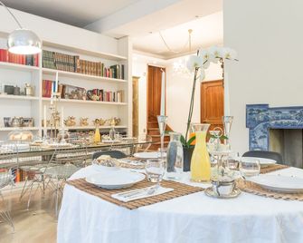 Cristina Rossi Bed&Breakfast - Bologna - Essbereich