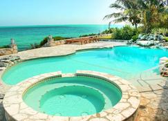 KettleStone Luxury Villa - Private Barefoot Luxury with Pool and Dock - Andros Town - Basen