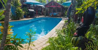 Travellers Budget Motel - Port Vila - Bể bơi