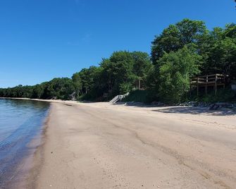 Upper Peninsula Lakefront Living! - Brimley - Beach