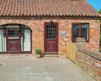 Oak Tree Cottage - Beverley - Building