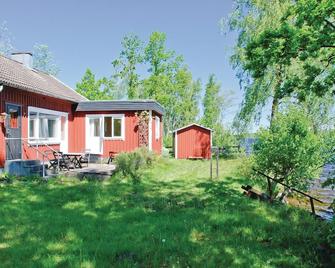 Awesome home in Värnamo with kitchen - Varnamo - Binnenhof
