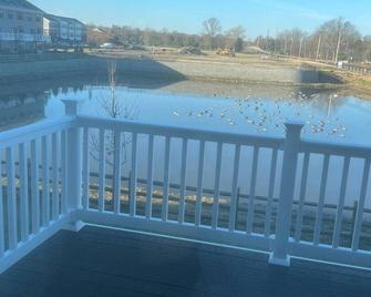Close to Beach 4 bedroom family home - Tinton Falls - Balcony