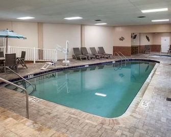 Daytona Bike Week, Royal Floridian-Beach Front 2-bedroom, 2 bath condo, sleeps 6 - Ormond Beach - Pool