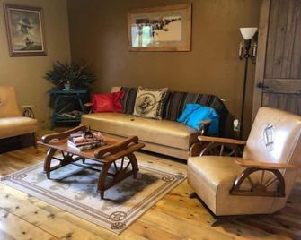 Azevedo Ranch - Apartment - Panguitch - Wohnzimmer