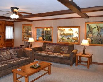 Lakefront Cabin on Cisco Chain of Lakes - Watersmeet - Sala de estar