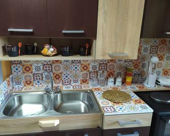 Maison des amis -- 4 season guest house - Vatopedi - Cozinha