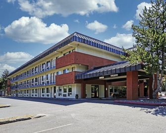 Olympic Inn & Suites - Port Angeles - Building