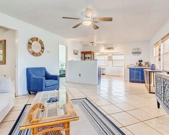 Sunshine Escape - Vero Beach - Living room