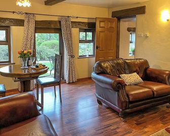 Monk's Memories - UK43734 - Tideswell - Living room