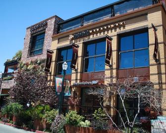 Little Home - Walnut Creek - Building