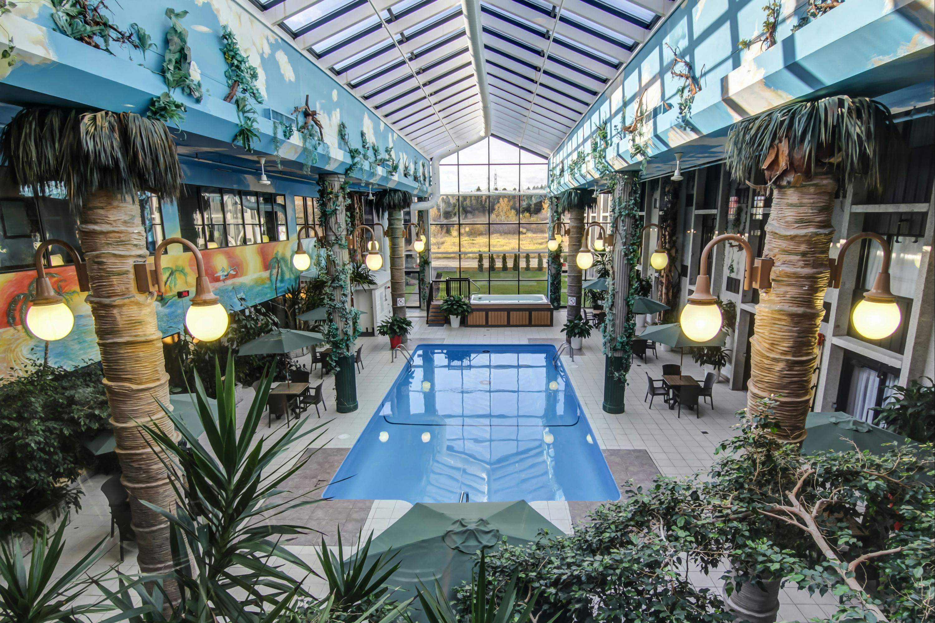 La Saguenéenne - Hôtel et Centre de Congrès - Saguenay - Piscina