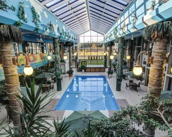 La Saguenéenne - Hôtel et Centre de Congrès - Saguenay - Piscina